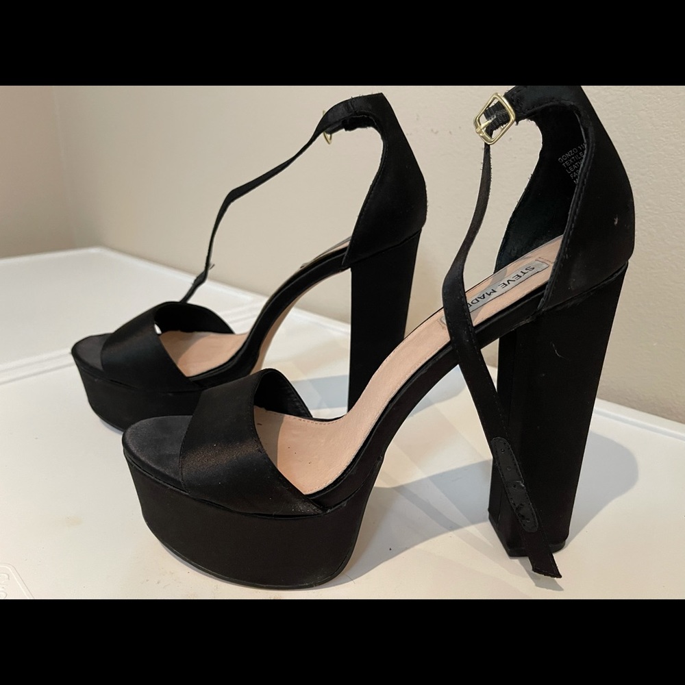 Steve Madden satin pumps